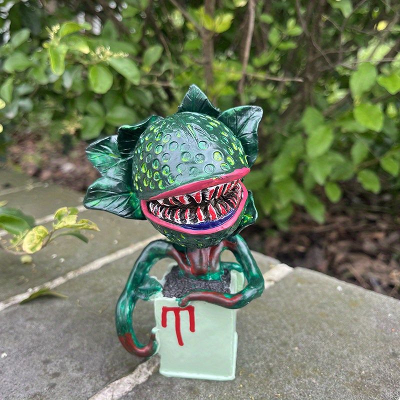 Piranha Plant Garden Statue – Spooky Carnivorous Flower Halloween Decor